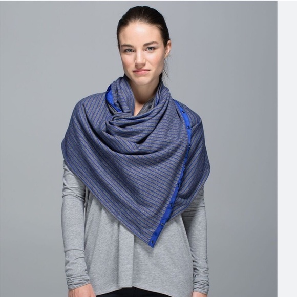 Lululemon Vinyasa Wrap Blue & White Striped Infinity Scarf OS - Picture 4 of 9